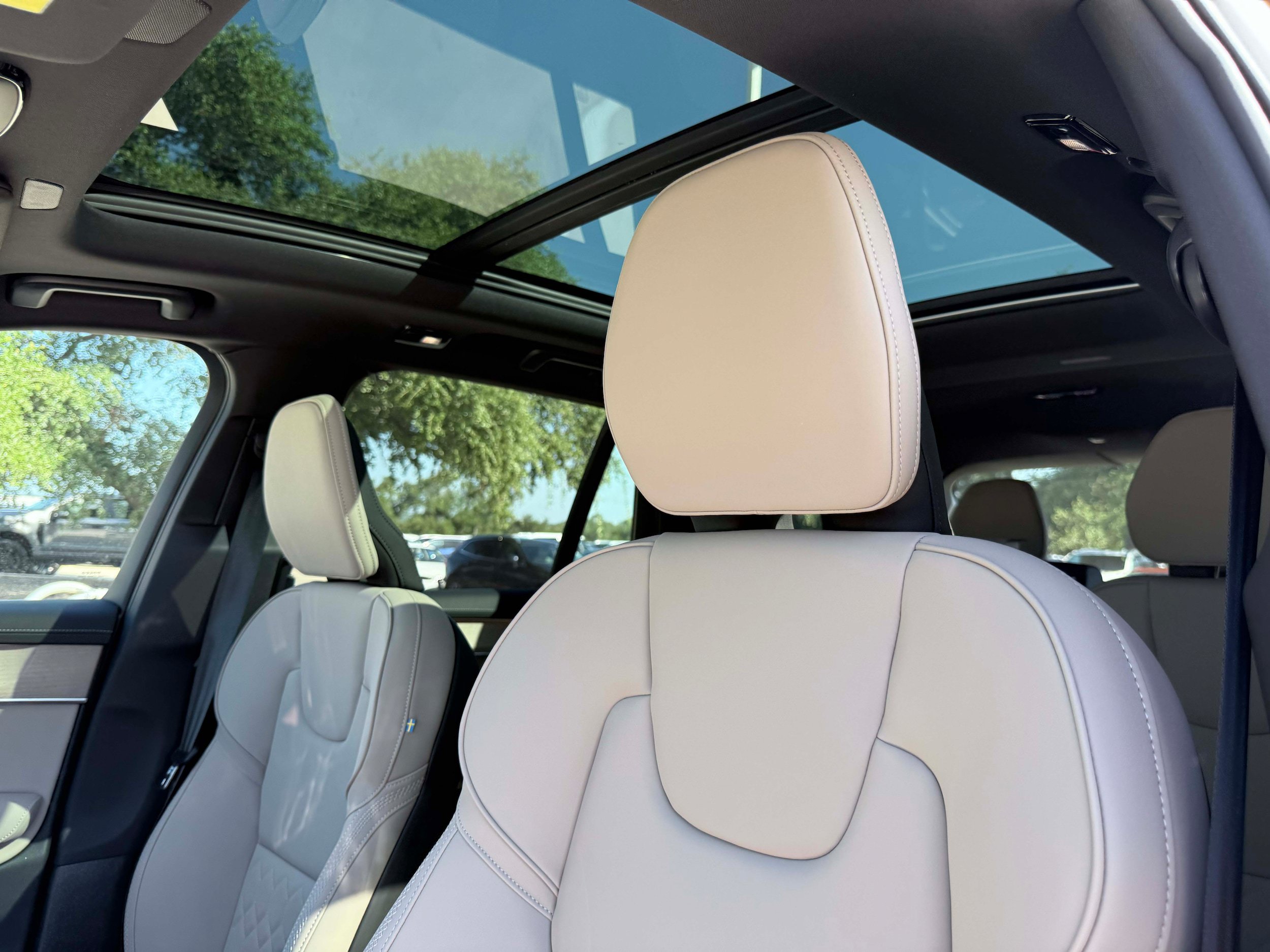 New 2026 Volvo XC90 B6 Plus w/ Protection Package Premier AWD/4WD image 13