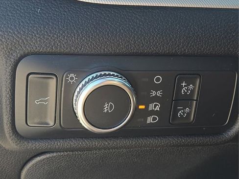 Used 2022 Ford Explorer XLT w/ Equipment Group 202A image 27