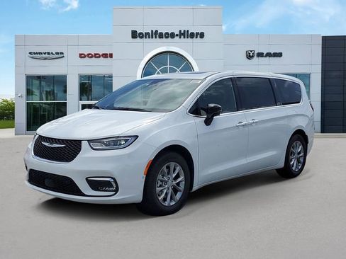 New 2026 Chrysler Pacifica Limited image 2