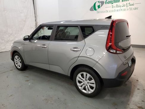 Used 2022 Kia Soul LX image 4