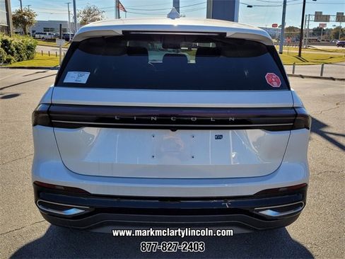 New 2026 Lincoln Nautilus Premier image 8