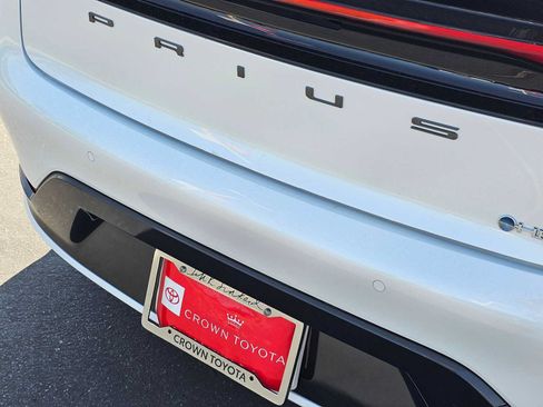 Certified 2026 Toyota Prius XLE FWD image 13