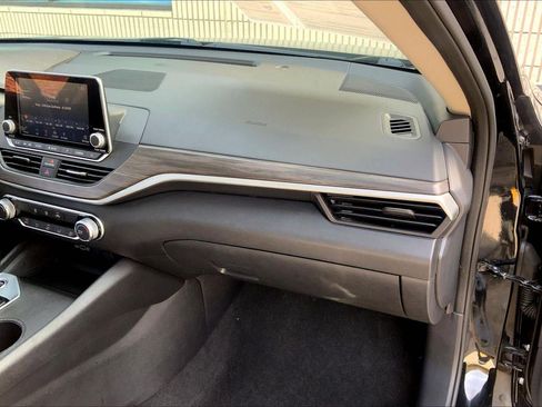 Used 2025 Nissan Altima 2.5 SV image 15