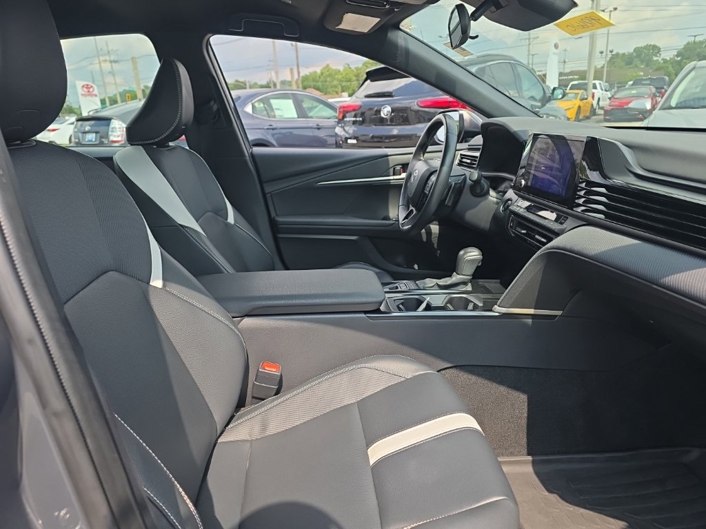 Used 2025 Toyota Camry SE FWD image 9