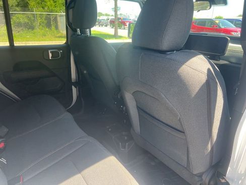 Used 2024 Jeep Wrangler Unlimited Sahara w/ Safety Group AWD/4WD image 13
