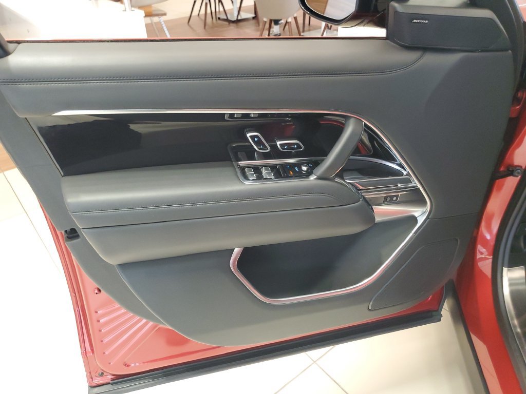 Used 2023 Land Rover Range Rover SE AWD/4WD image 8