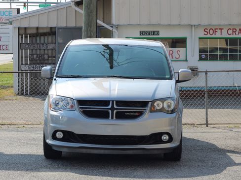 Used 2019 Dodge Grand Caravan GT FWD image 2