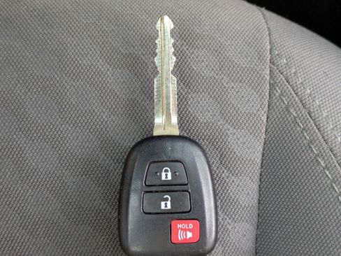 Used 2021 Toyota Tacoma SR w/ SR Convenience Package image 30