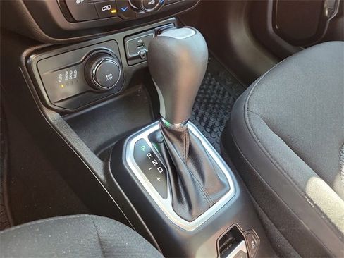 Used 2023 Jeep Renegade Altitude image 33