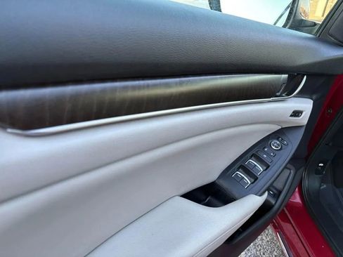 Used 2018 Honda Accord Touring image 25