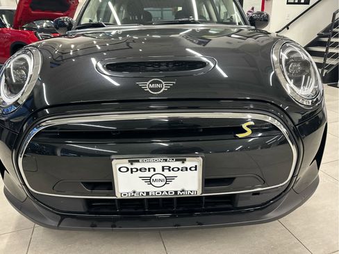 Used 2024 MINI Cooper SE image 3