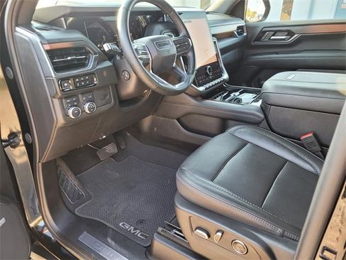 Used 2025 GMC Yukon Denali image 2