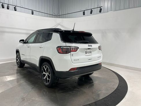 Used 2024 Jeep Compass Limited image 13