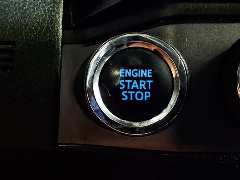 Used 2016 Toyota Tacoma TRD Sport image 9