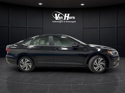 Used 2021 Volkswagen Jetta SEL Premium image 2