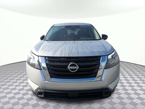 Used 2025 Nissan Pathfinder S FWD image 8