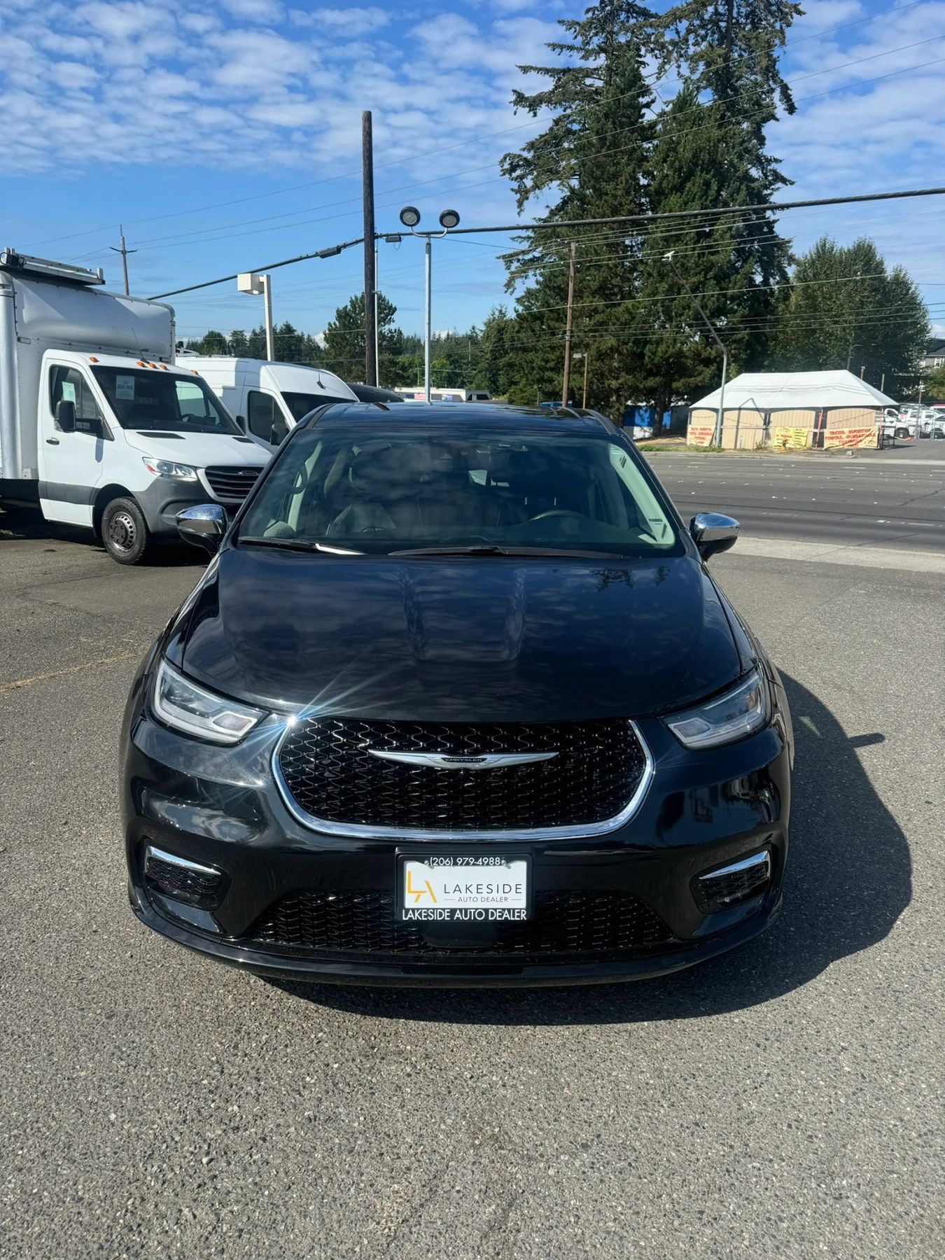 Used 2023 Chrysler Pacifica Limited FWD image 2