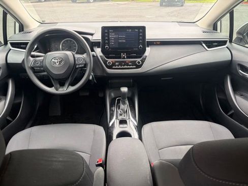 Used 2021 Toyota Corolla LE FWD image 3