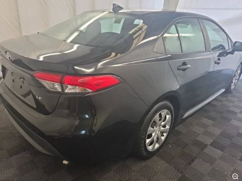 Used 2020 Toyota Corolla LE FWD image 3