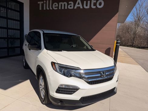 Used 2018 Honda Pilot LX image 1