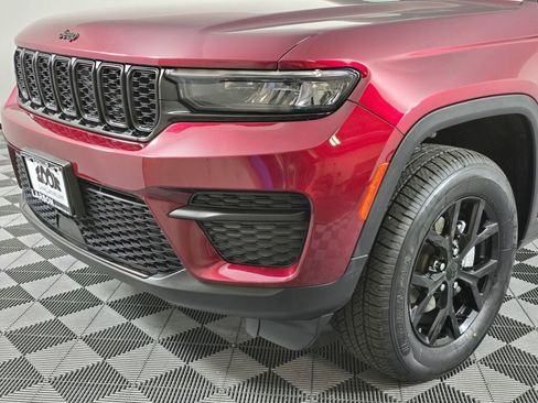 Used 2024 Jeep Grand Cherokee Altitude image 10