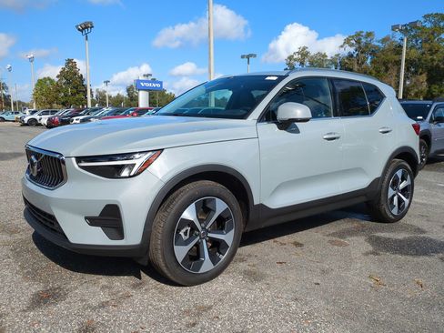 New 2025 Volvo XC40 B5 Core w/ Protection Package Premier image 8