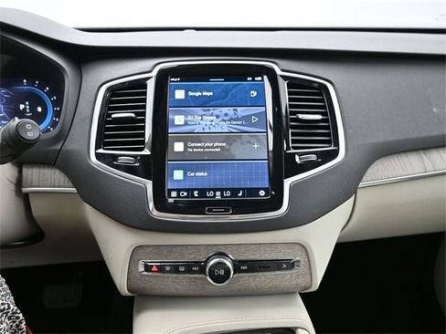 Used 2024 Volvo XC90 B5 Plus w/ Protection Package Premier image 12