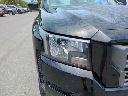 Used 2022 Nissan Frontier SV w/ Technology Package RWD image 11