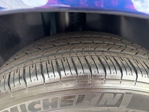 Used 2014 Dodge Challenger SXT image 10