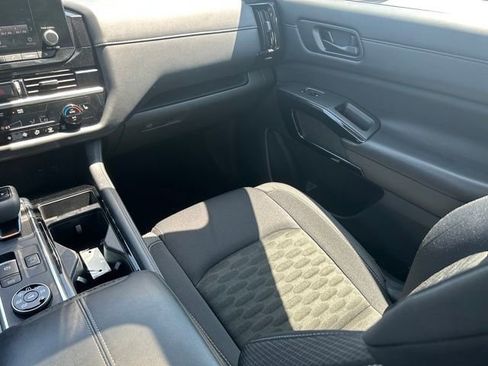 Used 2023 Nissan Pathfinder SV w/ SV Premium Package AWD/4WD image 15