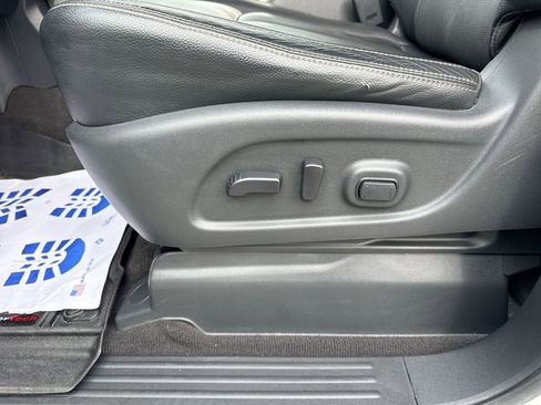 Used 2017 Nissan Titan SL image 14