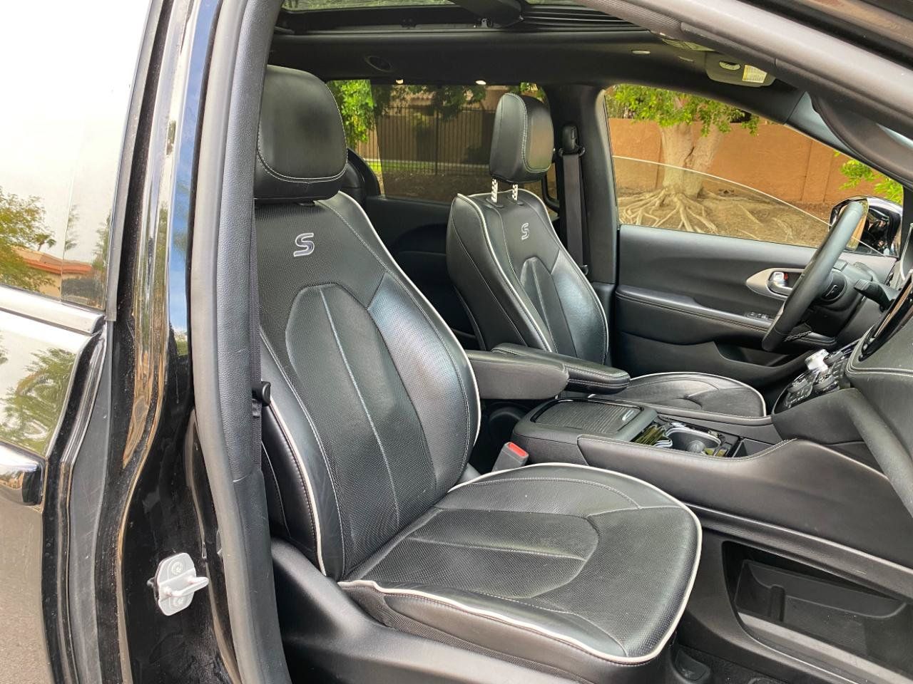Used 2025 Chrysler Pacifica Limited FWD image 52