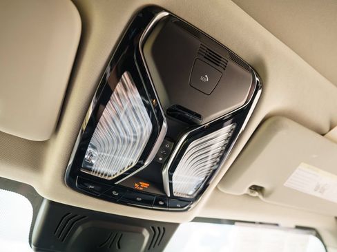 Used 2022 BMW X7 xDrive40i w/ Premium Package AWD/4WD image 31