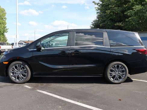 Used 2026 Honda Odyssey Touring image 2