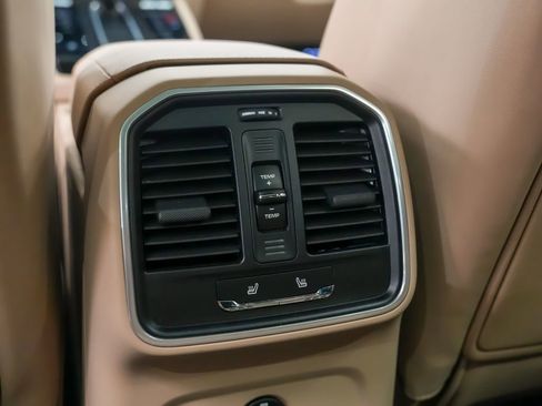 Certified 2022 Porsche Macan AWD/4WD image 20