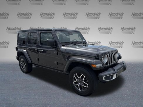 Used 2025 Jeep Wrangler Unlimited Sahara AWD/4WD image 2