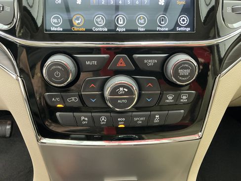 Used 2021 Jeep Grand Cherokee Limited w/ Trailer Tow Group IV image 12