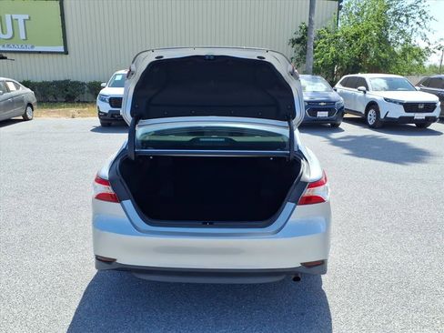 Used 2018 Toyota Camry LE image 26