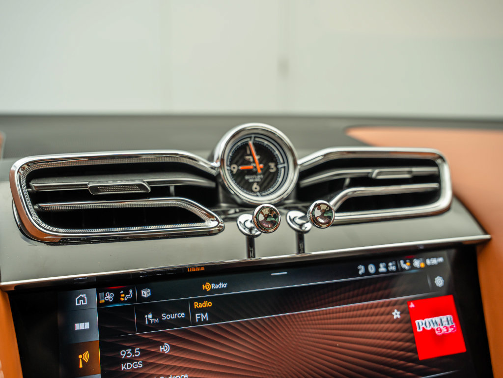 Used 2022 Bentley Bentayga AWD/4WD image 37