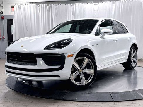 Used 2025 Porsche Macan AWD/4WD image 1