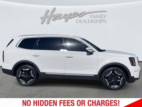 Used 2023 Kia Telluride EX w/ EX Captain's Chair Package FWD image 2