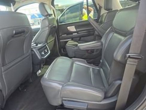 Used 2025 Ford Expedition Active AWD/4WD image 12