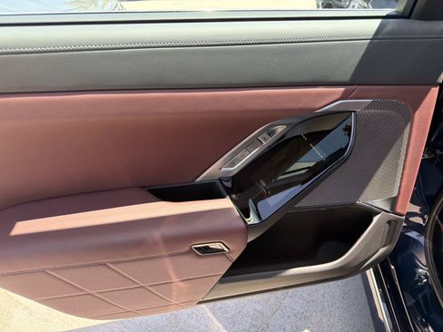 Used 2023 BMW i7 xDrive60 AWD/4WD image 9