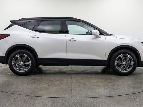 Used 2025 Chevrolet Blazer LT FWD image 11