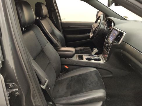 Used 2018 Jeep Grand Cherokee Altitude RWD image 21