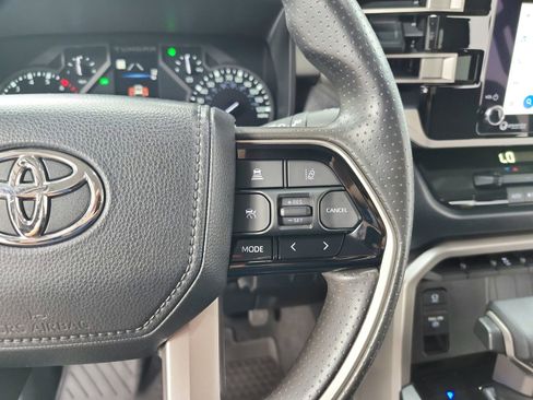 Used 2022 Toyota Tundra SR5 w/ SR5 Convenience Package AWD/4WD image 23