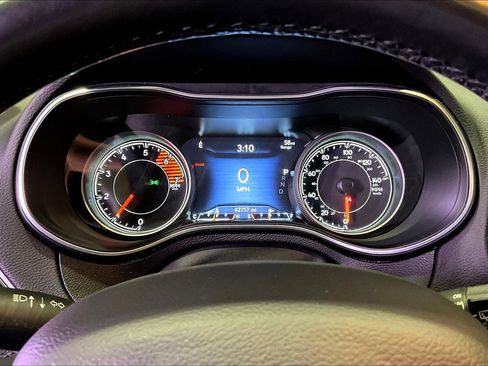 Used 2021 Jeep Cherokee Latitude Lux w/ Sun & Sound Group FWD image 14