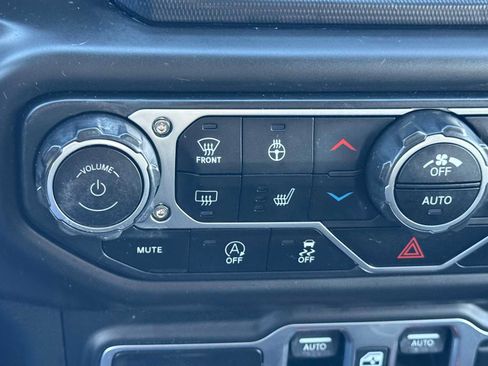 Used 2018 Jeep Wrangler Unlimited Sahara AWD/4WD image 30