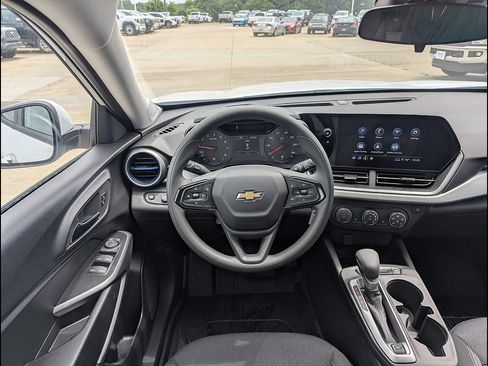 New 2026 Chevrolet Trax LS w/ LS Convenience Package FWD image 3