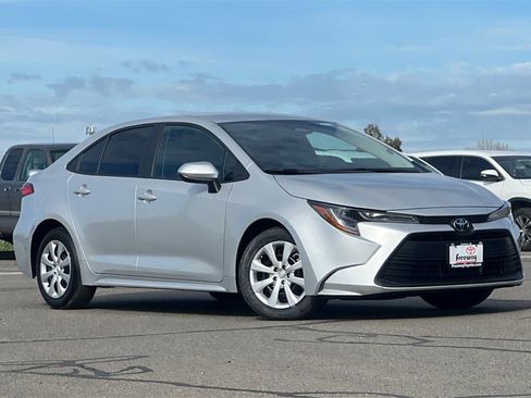 Certified 2025 Toyota Corolla LE image 2